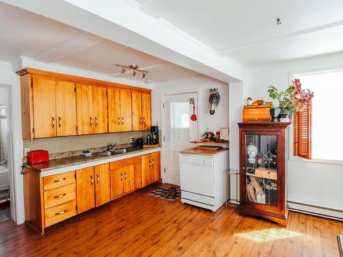 Kitchen - 425 Boul. Perron E., Caplan, QC - Indoor Photo Showing Kitchen With Double Sink