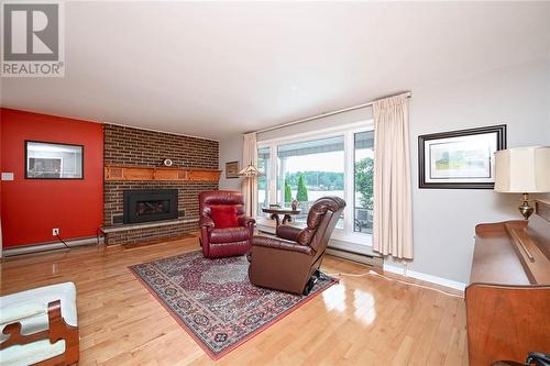 20 R6 Road, Lombardy, ON - Indoor Photo Showing Living Room