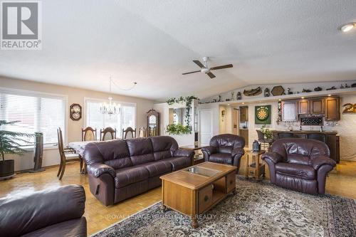 11438 C Loyalist Pkwy N, Prince Edward County, ON - Indoor Photo Showing Living Room