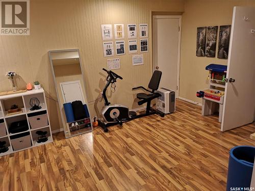 400 4Th Avenue W, Kindersley, SK - Indoor Photo Showing Gym Room