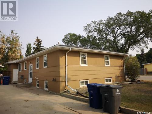 400 4Th Avenue W, Kindersley, SK - Outdoor With Exterior