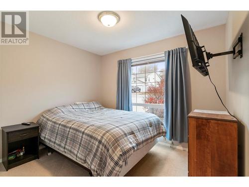 231 17 Street Se, Salmon Arm, BC - Indoor Photo Showing Bedroom