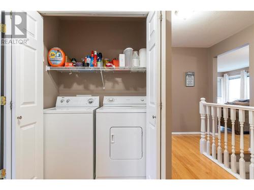 231 17 Street Se, Salmon Arm, BC - Indoor Photo Showing Laundry Room