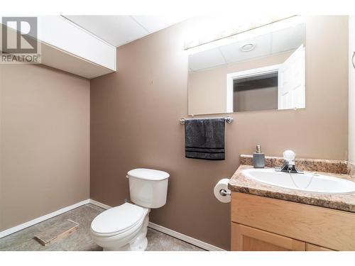 231 17 Street Se, Salmon Arm, BC - Indoor Photo Showing Bathroom