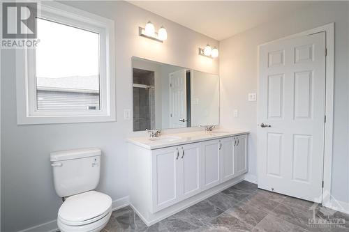 320 Meynell Road, Ottawa, ON - Indoor Photo Showing Bathroom