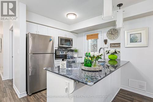 #101 -5 Anchorage Cres, Collingwood, ON - Indoor Photo Showing Kitchen With Upgraded Kitchen