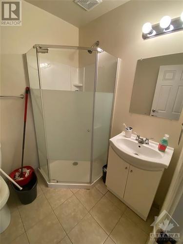 258,260,262,264 Bronson Avenue, Ottawa, ON - Indoor Photo Showing Bathroom