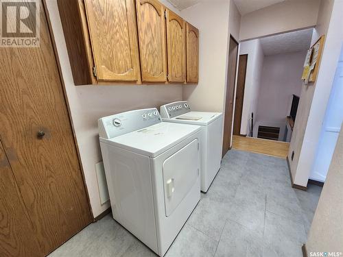 571 13Th Street Ne, Weyburn, SK - Indoor Photo Showing Laundry Room