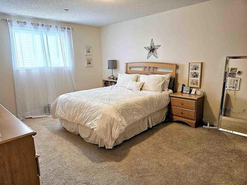108 31 Martha Street, Thunder Bay, ON - Indoor Photo Showing Bedroom