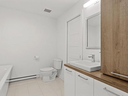 Bathroom - 8 Rue Pesant, Saint-Isidore, QC - Indoor Photo Showing Bathroom