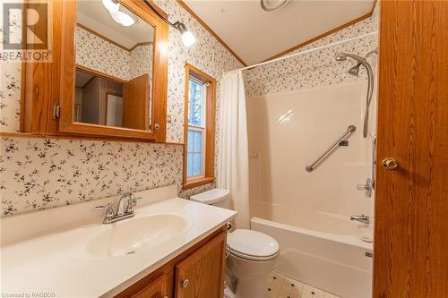 4 Pacific Avenue, Wasaga Beach, ON - Indoor Photo Showing Bathroom