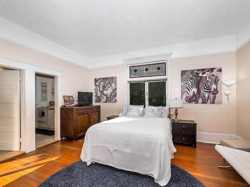 1610 Belmont Ave, Victoria, BC - Indoor Photo Showing Bedroom