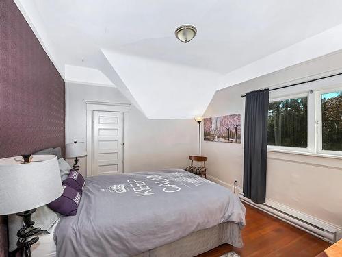 1610 Belmont Ave, Victoria, BC - Indoor Photo Showing Bedroom