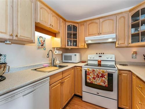 5-2070 Amelia Ave, Sidney, BC - Indoor Photo Showing Kitchen