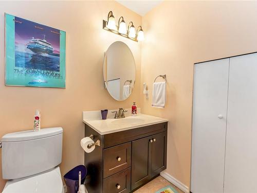 5-2070 Amelia Ave, Sidney, BC - Indoor Photo Showing Bathroom