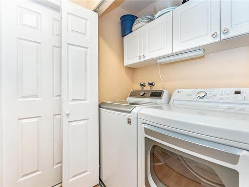 5-2070 Amelia Ave, Sidney, BC - Indoor Photo Showing Laundry Room