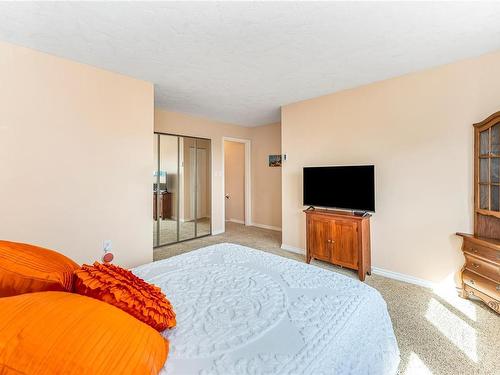 5-2070 Amelia Ave, Sidney, BC - Indoor Photo Showing Bedroom