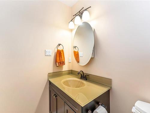 5-2070 Amelia Ave, Sidney, BC - Indoor Photo Showing Bathroom