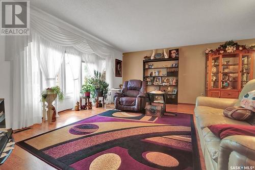 42 Metcalfe Road, Regina, SK - Indoor Photo Showing Living Room