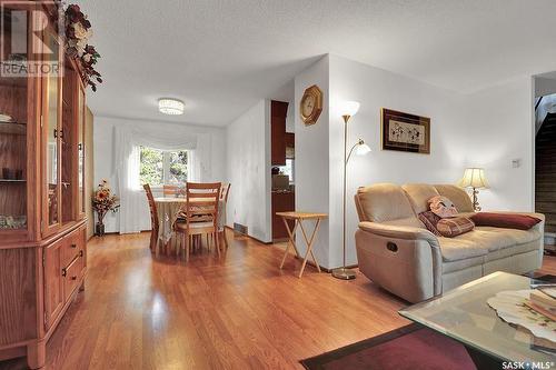 42 Metcalfe Road, Regina, SK - Indoor Photo Showing Living Room