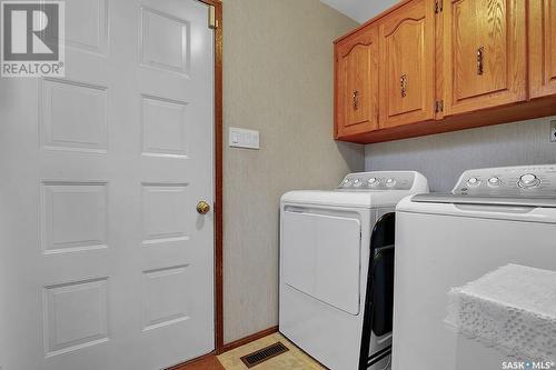 42 Metcalfe Road, Regina, SK - Indoor Photo Showing Laundry Room