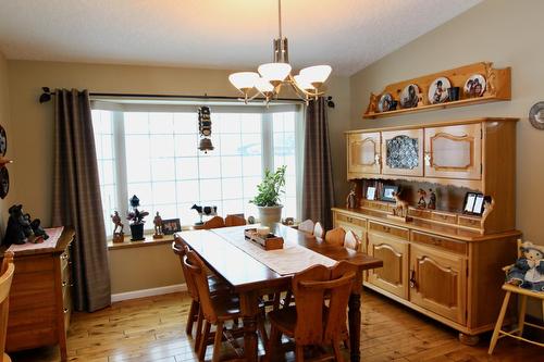 2372 20Th Street, Lister, BC - Indoor Photo Showing Dining Room