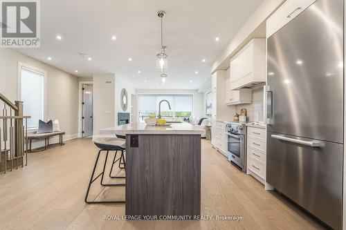 18 Sunset Beach Rd, Richmond Hill, ON - Indoor Photo Showing Kitchen With Upgraded Kitchen