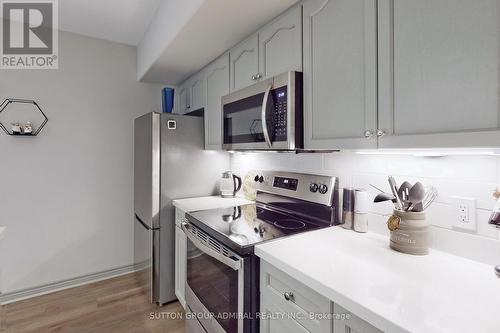 #2306-07 -90 Highland Dr, Oro-Medonte, ON - Indoor Photo Showing Kitchen With Upgraded Kitchen