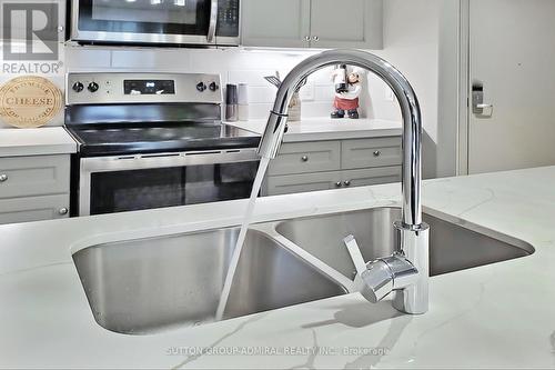 #2306-07 -90 Highland Dr, Oro-Medonte, ON - Indoor Photo Showing Kitchen With Double Sink
