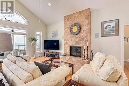 133 Lakeshore Rd E, Blue Mountains, ON - Indoor Photo Showing Living Room With Fireplace