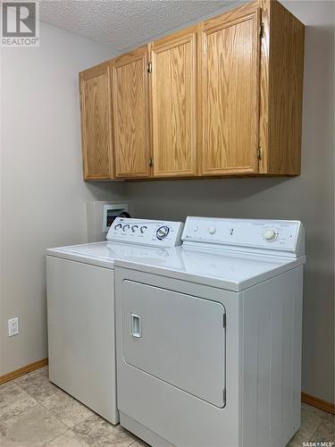 302 11 Coteau Avenue W, Weyburn, SK - Indoor Photo Showing Laundry Room