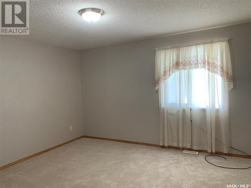 302 11 Coteau Avenue W, Weyburn, SK - Indoor Photo Showing Other Room