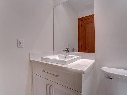 Powder room - 16 Av. Grenville, Westmount, QC - Indoor Photo Showing Bathroom