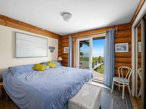 1171 East Rd, Denman Island, BC - Indoor Photo Showing Bedroom