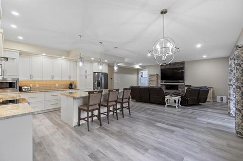 3912 Grandview Drive, Castlegar, BC - Indoor Photo Showing Kitchen With Upgraded Kitchen