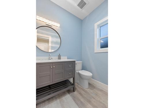 3912 Grandview Drive, Castlegar, BC - Indoor Photo Showing Bathroom