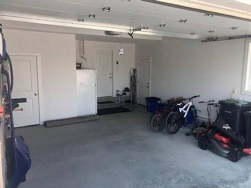 3912 Grandview Drive, Castlegar, BC - Indoor Photo Showing Garage