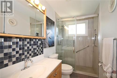 10 Palsen Street, Ottawa, ON - Indoor Photo Showing Bathroom