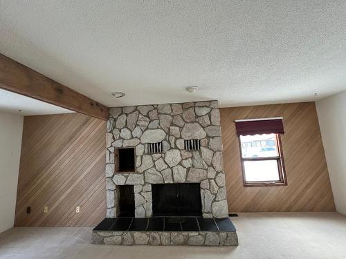 775 Wallinger Avenue, Kimberley, BC - Indoor With Fireplace