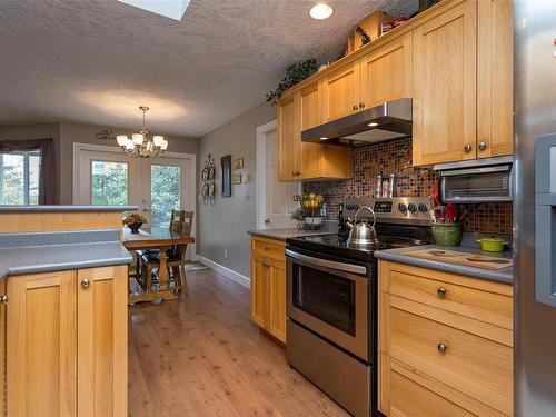 3048 Henry Rd, Chemainus, BC - Indoor Photo Showing Kitchen
