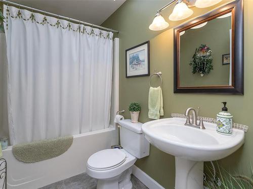 3048 Henry Rd, Chemainus, BC - Indoor Photo Showing Bathroom