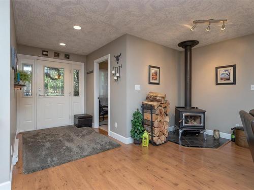 3048 Henry Rd, Chemainus, BC - Indoor With Fireplace