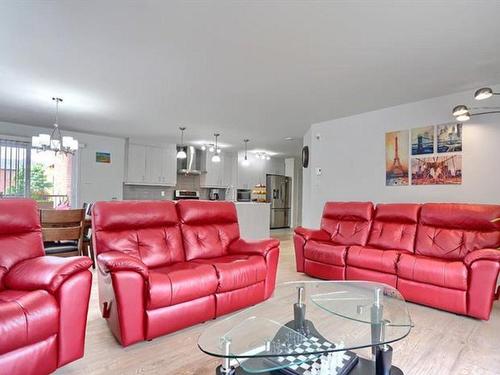Salle familiale - 3-9150 Rue Lennon, Brossard, QC - Indoor Photo Showing Living Room