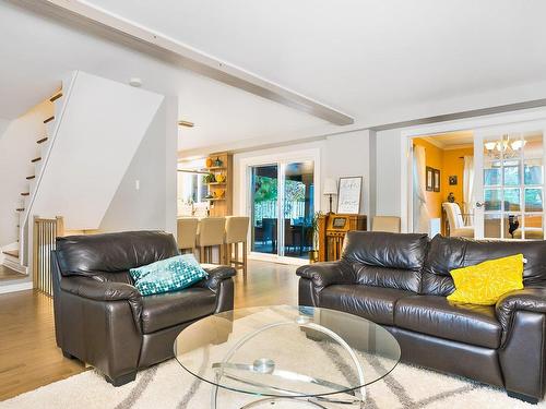 Living room - 50 Cer. Maple, Dollard-Des-Ormeaux, QC - Indoor Photo Showing Living Room