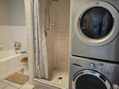 Salle de bains - 551  - 561 3E Rue, Shawinigan, QC - Indoor Photo Showing Laundry Room