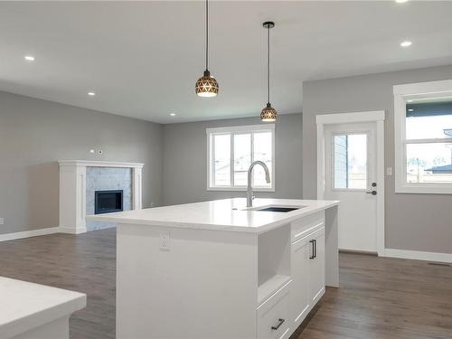 716 Salmonberry St, Campbell River, BC - Indoor Photo Showing Kitchen