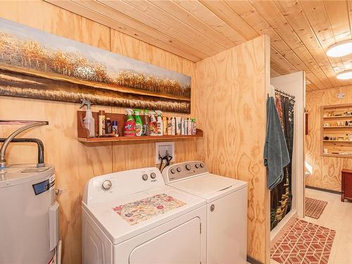 5612 Riverbottom Rd West, Duncan, BC - Indoor Photo Showing Laundry Room