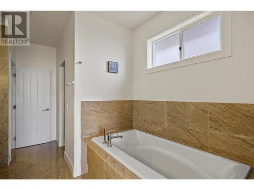8408 Heritage Drive, Lake Country, BC - Indoor Photo Showing Bathroom