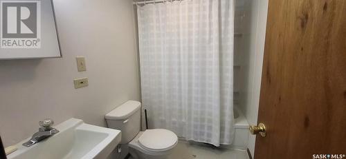 608 Boscurvis Avenue, Oxbow, SK - Indoor Photo Showing Bathroom