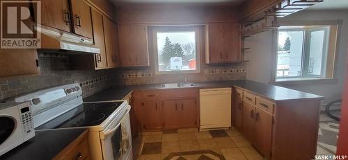 608 Boscurvis Avenue, Oxbow, SK - Indoor Photo Showing Kitchen